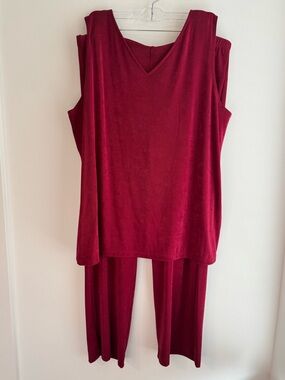 NWT Women's Sleeveless V-Neck Tank Top and Matching Pant Set in Berry Color